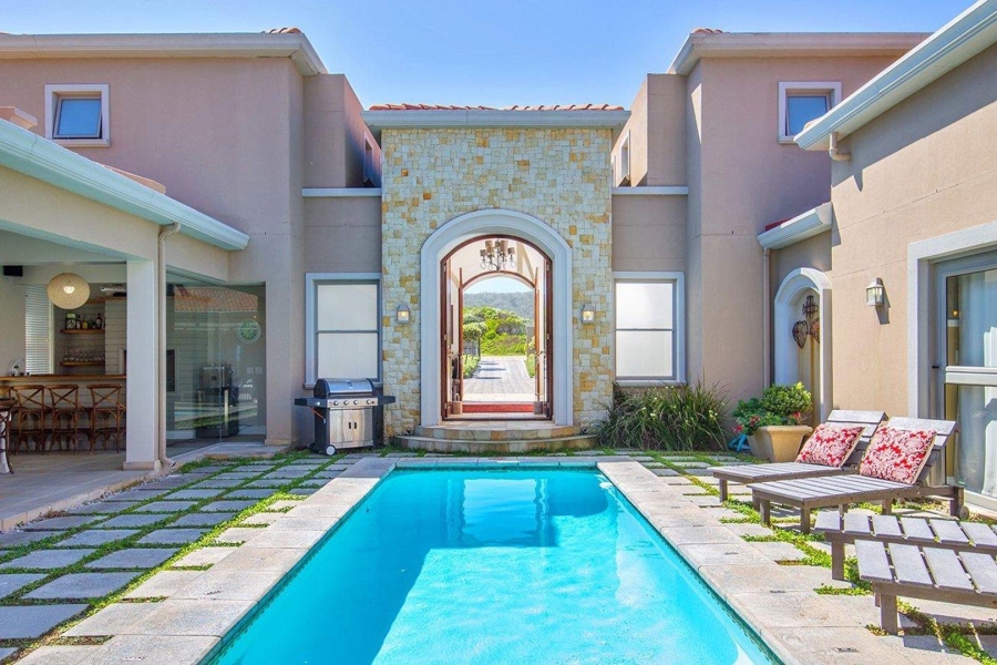 6 Bedroom Property for Sale in Myoli Beach Western Cape